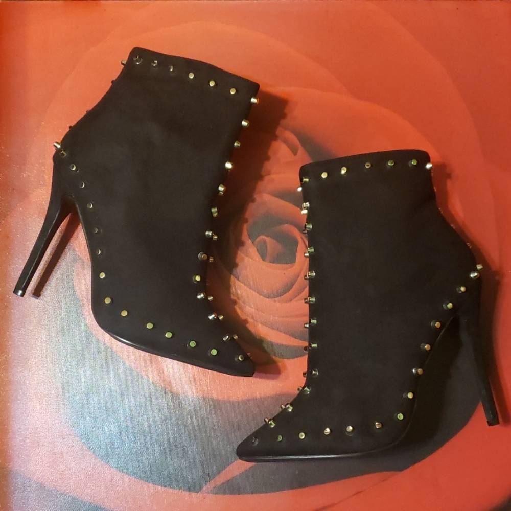 Lilana Booties - Picture 1 of 4